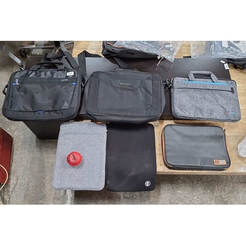 661 - A mixed lot of seven laptop bags, including various styles and brands, such as a Doplink model with ... 