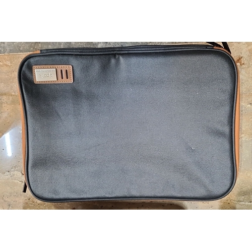 661 - A mixed lot of seven laptop bags, including various styles and brands, such as a Doplink model with ... 