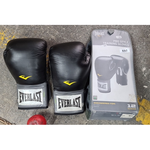 698 - Everlast Pro Style Training Gloves, black, 12 oz, engineered for mitt work and sparring. Original pa... 