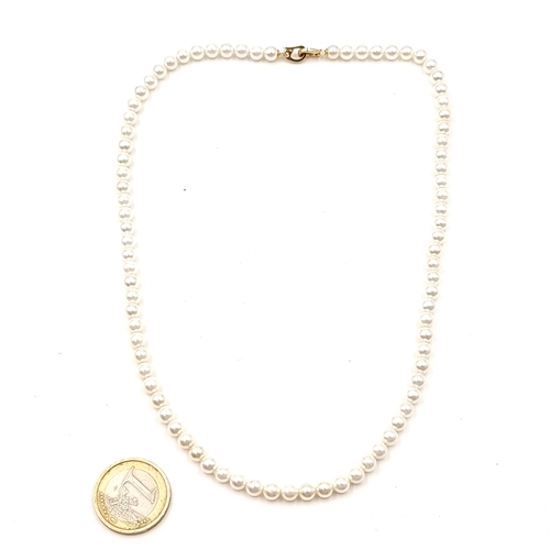 588 - A very nice quality 18 carat gold plated antique pearl necklace. Pearl size: 5-6 MM. Length - 44 cms... 