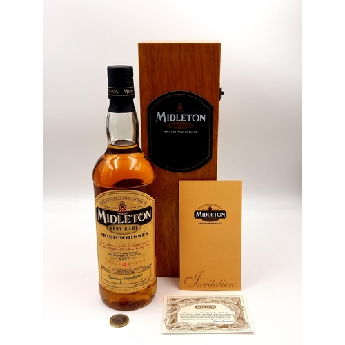 543 - Super Star Lot : A sealed 700CL bottle of Midleton Very Rare Irish Whiskey. Year - 2007. Signed by M... 