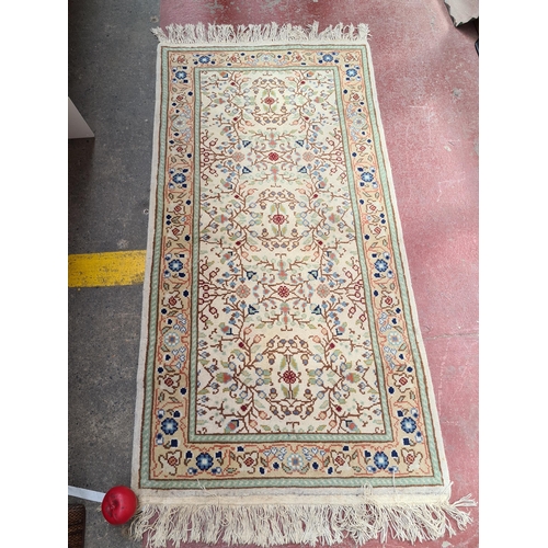 317 - A beautiful and decorative rug that features lovely floral design throughout with fringe detailing o... 