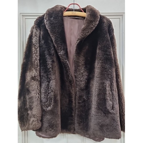 811 - A beautiful heavyweight vintage faux fur coat in rich brown, featuring a full lining and a classic c... 