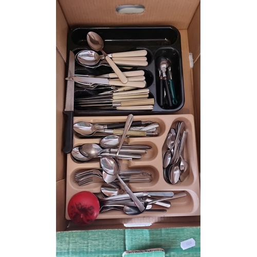 876 - A variety of cutlery items in a tray, featuring Newbridge stainless steel cutlery.