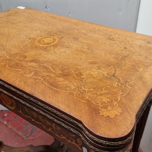 563 - Star Lot: A marvelous Louis XV-style card and games table featuring fluted tapered legs with brass t... 