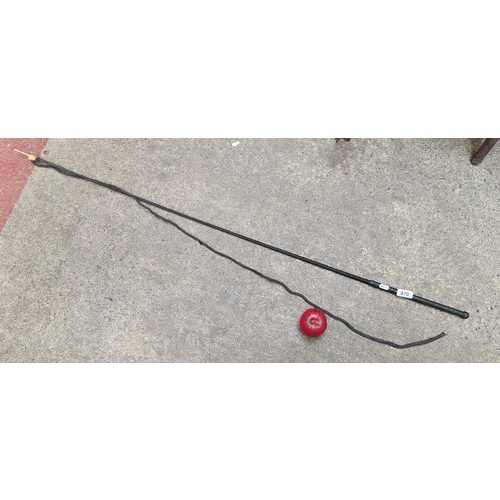 970 - A vintage long black lunge whip.