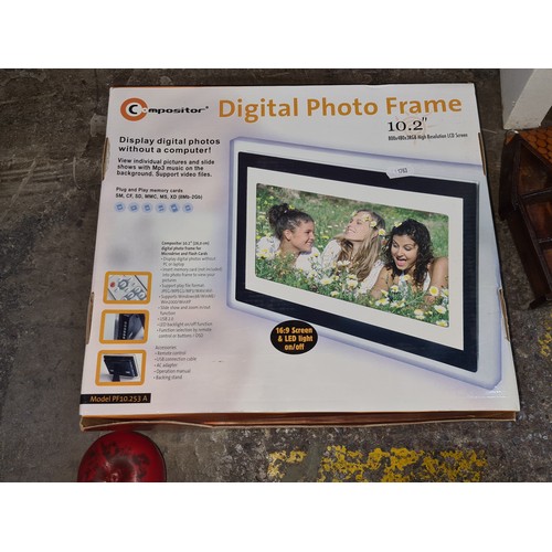 955 - An as new in box Compositor digital photo frame MM: 10.2