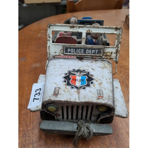 733 - A vintage DAIYA tin police jeep with figures, made in Japan. Marked 