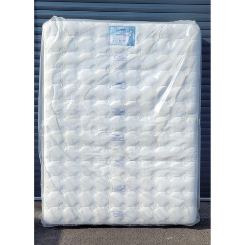 980 - Star Lot : An as new floor model Vitality Visco 5 feet Mattress 1600 pocket sprung unit, WIth an Eco... 