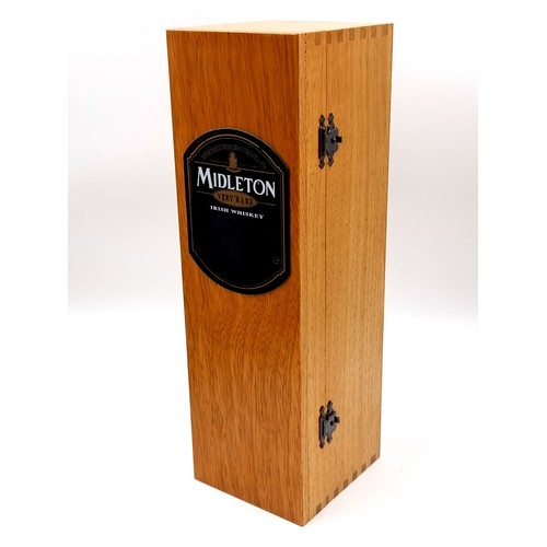 543 - Super Star Lot : A sealed 700CL bottle of Midleton Very Rare Irish Whiskey. Year - 2007. Signed by M... 