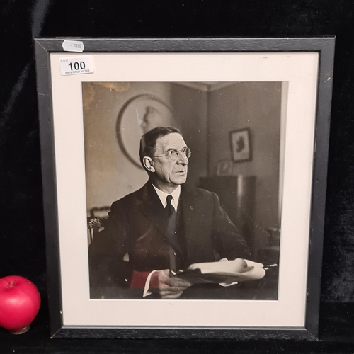 100 - A handsome high quality print of Eamon De Valera, Former President of Ireland. Housed in a smart bla... 