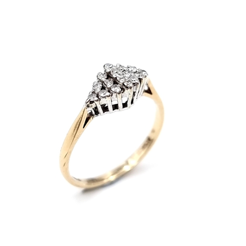 21 - A pretty diamond ring set in nine carat gold - 375. (Est weight of diamonds - 0.15 carats) Ring size... 