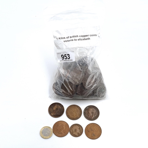 953 - A one kilo bag of British copper coins. Victoria - Elizabeth.