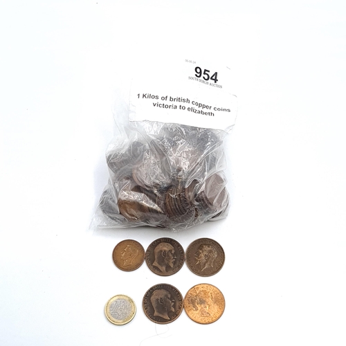 954 - A one kilo bag of British copper coins. Victoria - Elizabeth.