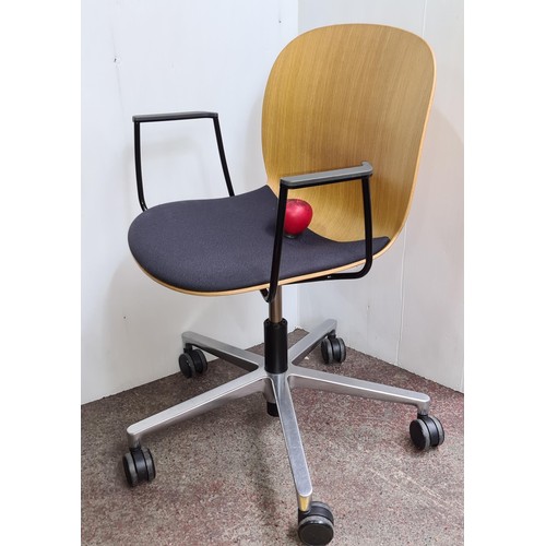 982 - Star Lot: The Swedish designed RBM Noor 6075 Meeting Chair is the ideal chair for people who work in... 