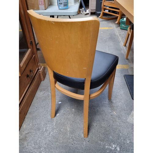 994 - Star Lot : A Lovely very clean Italian Designer table and chairs by Pedralia including a contemporar... 