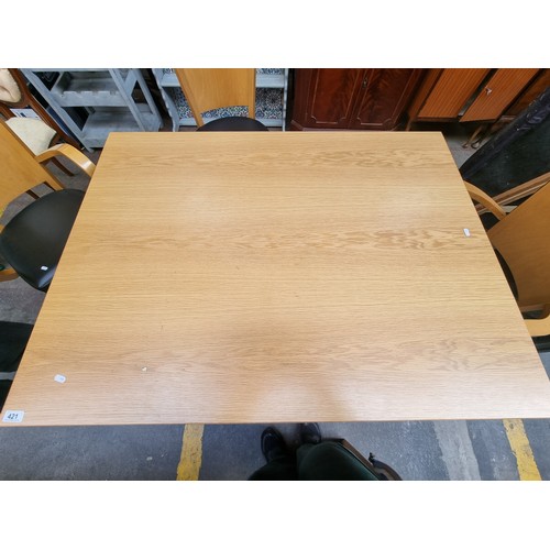 994 - Star Lot : A Lovely very clean Italian Designer table and chairs by Pedralia including a contemporar... 