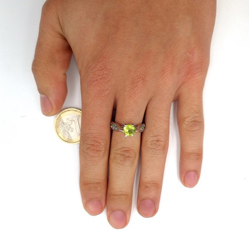 46 - An unusual  natural Peridot and emerald stone ring. Peridot - 2.2 carats. Size - O. Weight - 4.3 gra... 