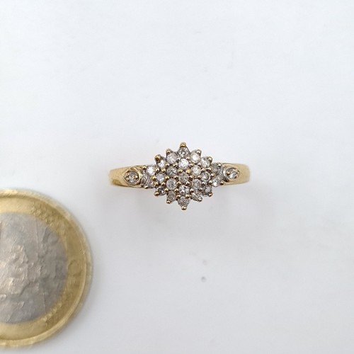 938 - A lovely vintage diamond cluster ring. Est weight of diamonds - 0.4 carats set in nine carat gold. R... 