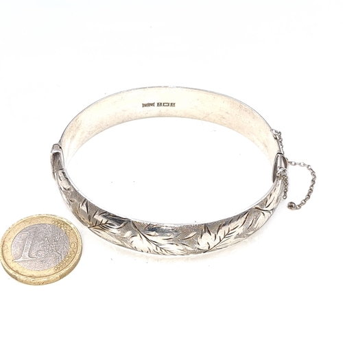 27 - A vintage sterling silver bracelet with foliette leaf design, fully hallmarked Birmingham. Weight - ... 