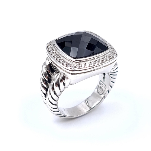 40 - A new heavy sterling silver gents black polished stone ring with gem set mount with rope twist shoul... 