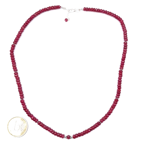 44 - A natural ruby gemstone necklace with sterling silver clasps. Length of necklace - 44 cms. Weight - ... 