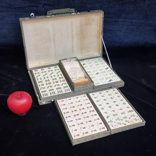 146 - A very nice vintage example of Mahjong set.