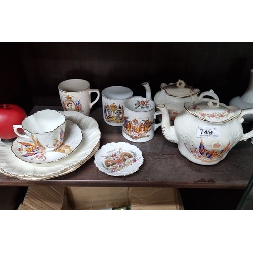 749 - A selection of 10 antique and vintage royal commemorative ware.