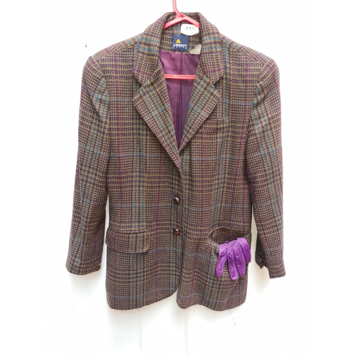 889 - A Lizsport Petite women's blazer size 4, 75% wool along with pair of purple Italian leather gloves w... 