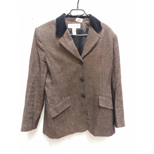 892 - A high quality Jones New York ladies blazer in a size 10.  Made is the USA. 79% wool, 14% lambswool ... 