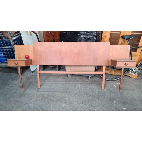 983 - A lovely teak mid century modern wooden headboard with attached bedside tables, featuring single-dra... 