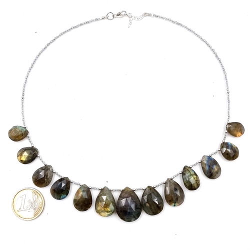 922 - A beautiful labrodite graduated  gemstone necklace. On a sterling Silver chain. Length - 40 cms. Wei... 