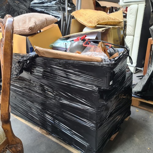 980 - A mystery pallet full of small items including antique and collectibles. Potential for hidden treasu... 