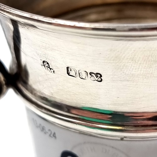 8 - A very nice example of an Irish silver cup with C handles (Hallmarked Dublin - 1937). Dimensions - 7... 