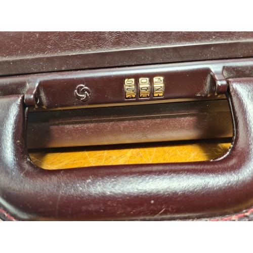 960 - 1989 Samsonite Classic Laureate LE briefcase, leather exterior with coded lock. Made in USA. Would h... 