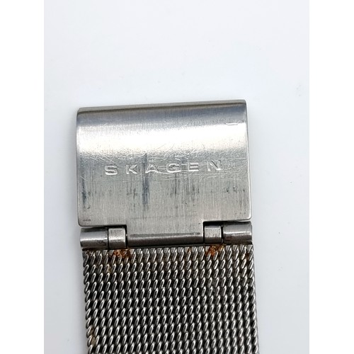 609 - A Skagen of Denmark wristwatch with associated mesh bracelet. Had a few Skagen's greta watches, very... 