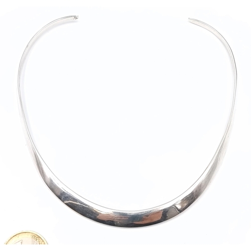 47 - A sterling silver choker/collar necklace. Weight - 30.7 grams.