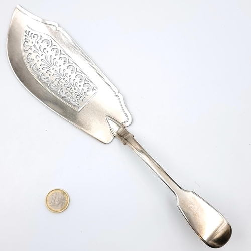6 - A large George IV silver fish knife dated 1825. Hallmarked London. Weight - 166 grams. Length - 31 c... 
