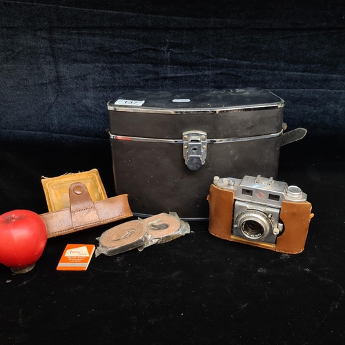 137 - A lovely vintage Aggfa Karat camera with leather Agfa carry case and leather straps. Lot also includ... 