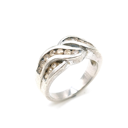 1203 - A nice heavy gauge sterling silver 925 cluster ring. Ring size Q. Total weight 7.03 grams.