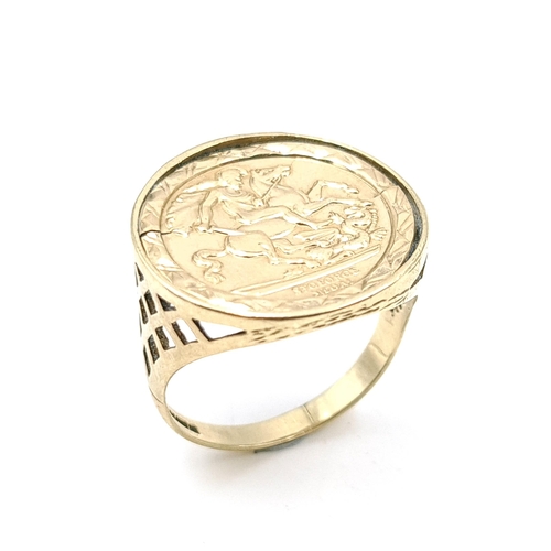 1208 - Star Lot: A vintage gents nine carat Gold St George sovereign style Basket Ring. Ring size T. Total ... 