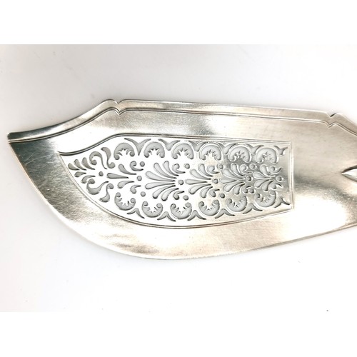 6 - A large George IV silver fish knife dated 1825. Hallmarked London. Weight - 166 grams. Length - 31 c... 