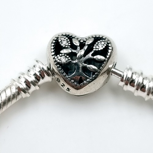 11 - A silver bracelet 925 with heart shaped clasp. Weight - 14.9 grams. Old new stock.