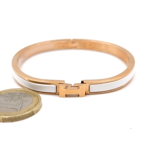 19 - An original Designer Hermes Bracelet . Reference - F102T2. Made in France. Marks to inner band. Weig... 