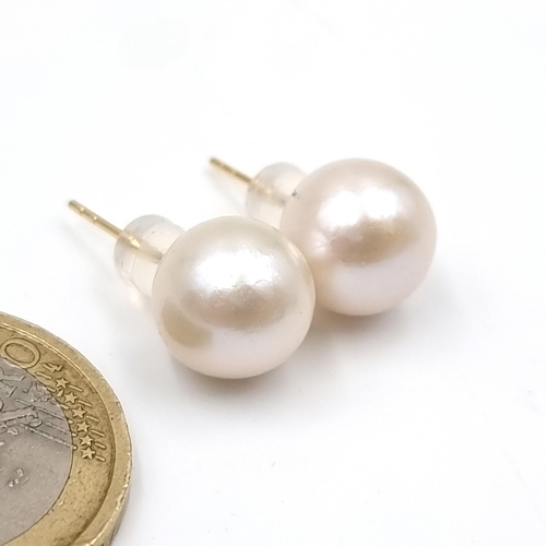 25 - Star lot : A pair of 18 carat Akoya saltwater pearl stud earrings marked 750 to post. Size of pearls... 