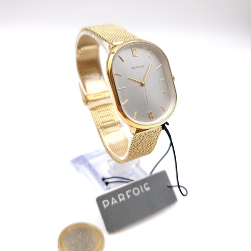 36 - A brand new Parfois wristwatch with white face and patterned hands. Together with sweep second hand.... 