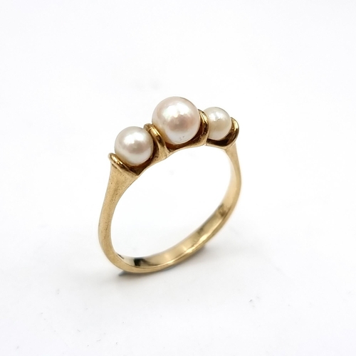 51 - Star lot : A fine example of an antique 18 carat gold three natural pearl ring. Size - L. Weight - 2... 