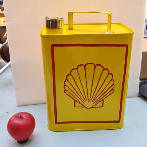 402 - A 'Shell' branded metal oil can with cap.