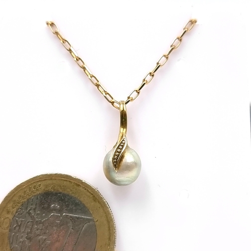 541 - A nine carat gold pearl mounted necklace with nine carat gold chain. Length - 48 cms. Total weight -... 