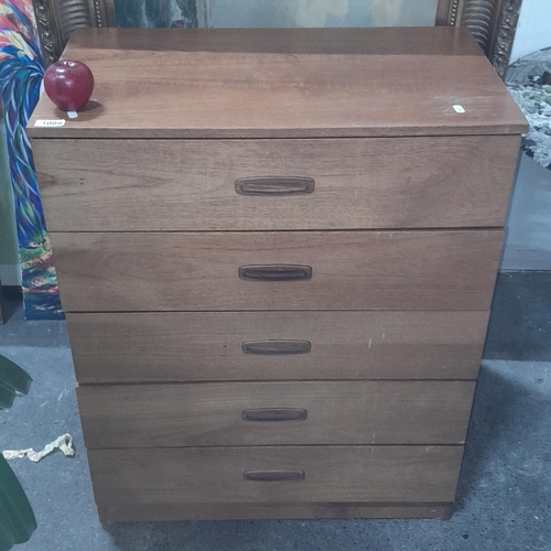 1009 - A mid century chest of drawers with five pull-out drawers. MM: 72cm L X 90cm H X 42cm D